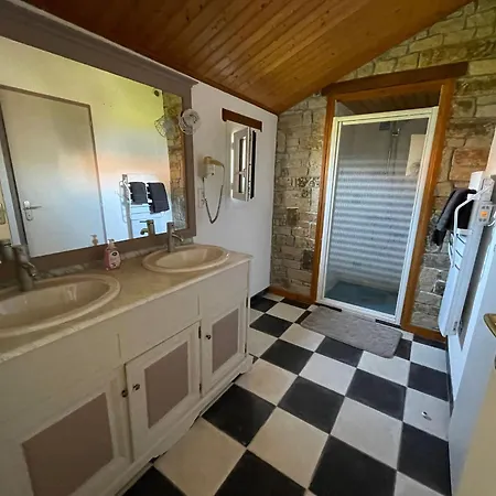 Maison Climatisee, 2 Gites, 2 Chambres, 15 Hectares, Loisirs, Animaux Acceptes * Bouin (Vendee)