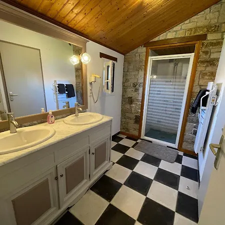 Maison Climatisee, 2 Gites, 2 Chambres, 15 Hectares, Loisirs, Animaux Acceptes Landhaus
